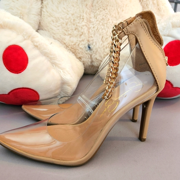 Jessica Simpson 👠 - Picture 1 of 4